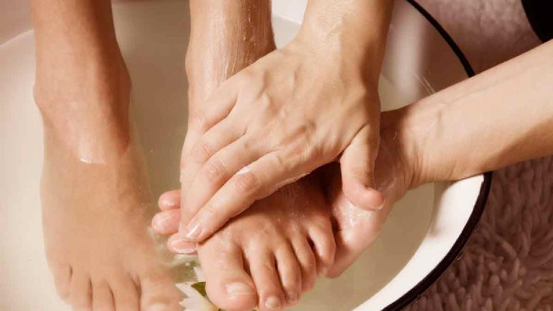 نمک دریا برای رفع خستگی پا مفید است