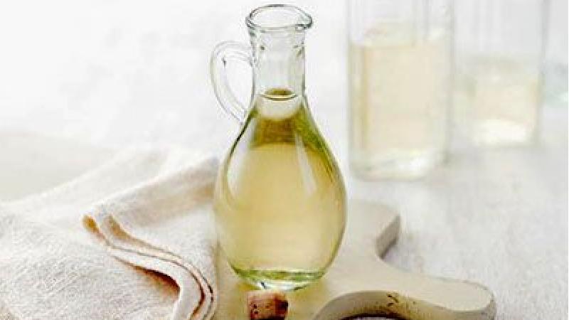 سرکه سفید بوی سوختگی غذا را از بین می ببرد