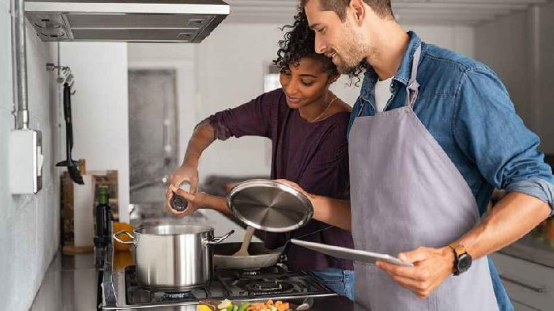 ترفندهایی برای از بین بردن بوی سوختگی خورشت