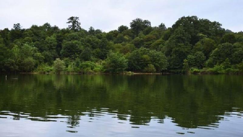 دریاچه الیمالات از دیدنی های چمستان