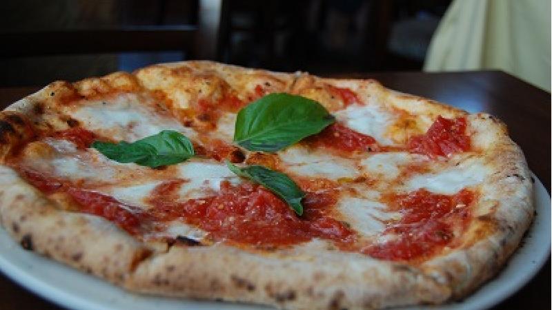 پیتزا مارگاریتا را چه طور درست کنیم