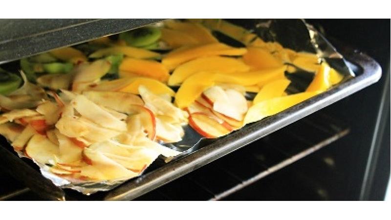 میوه را چگونه در فر خشک کنیم