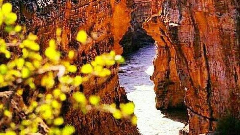 تنگه لی لی چه دیدنی هایی دارد