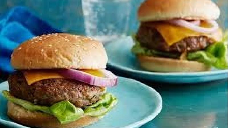 همبرگر بوقلمون را چه طور در خانه درست کنیم