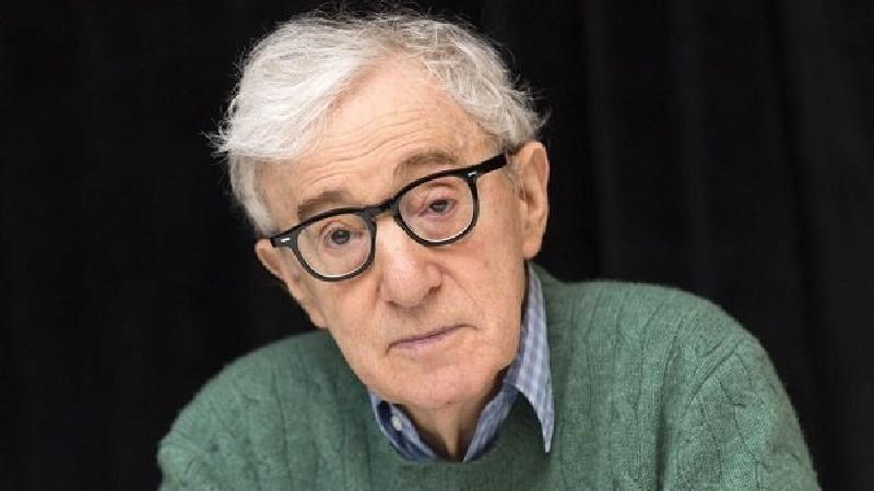 «وودی آلن» بازیگر و کارگردان آمریکایی هم از سال ۱۹۹۲ مظنون به داشتن روابط جنسی با دخترخوانده‌اش است. 