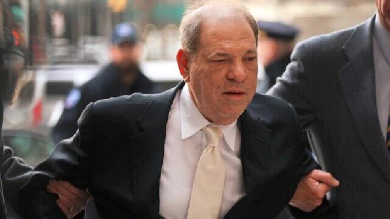 «هاروی واینستاین» غول سینمایی هالیوود یکی دیگر از شخصیت‌های مطرحی است که افراد بسیاری اعلام کردند مورد تجاوز و آزار جنسی از سوی او قرار گرفته‌اند. 