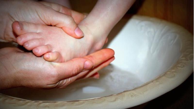 پاشویه کردن چه تاثیری در تب کودکان دارد