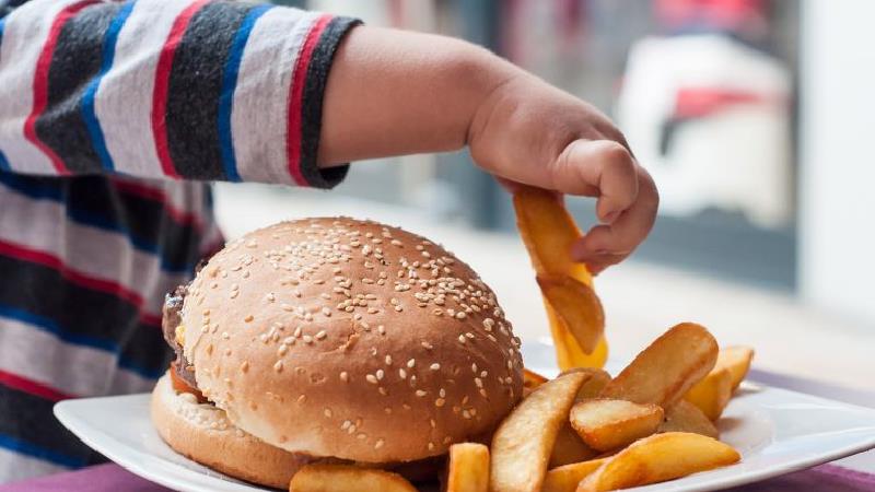 پرخوری کودکان نشان دهنده چه موضوعاتی است