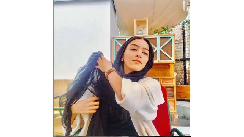 ساغر قناعت بازیگر نقش مرجان در سریال بومن و بانو