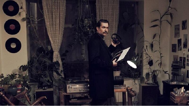 پارسا پیروزفر در فیلم بی حسی موضعی