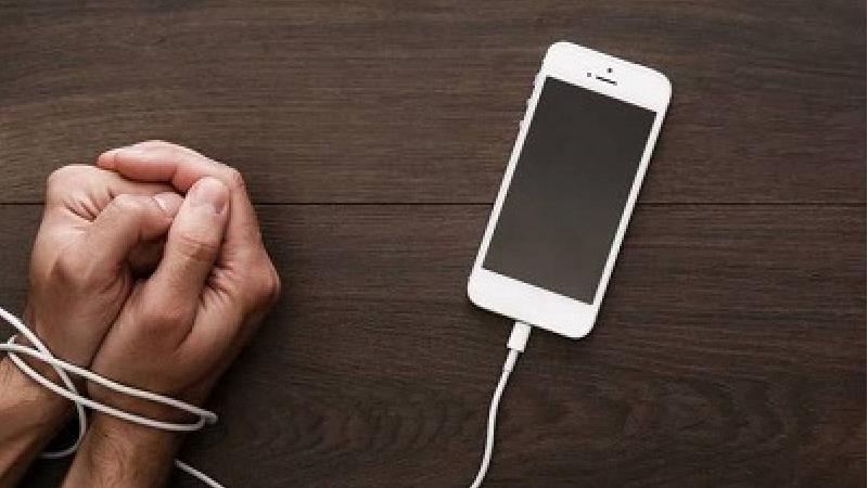 نوموفوبیا چه علایمی دارد