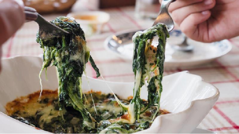 اسفناج خوردن خشکی پوست را رفع می کند