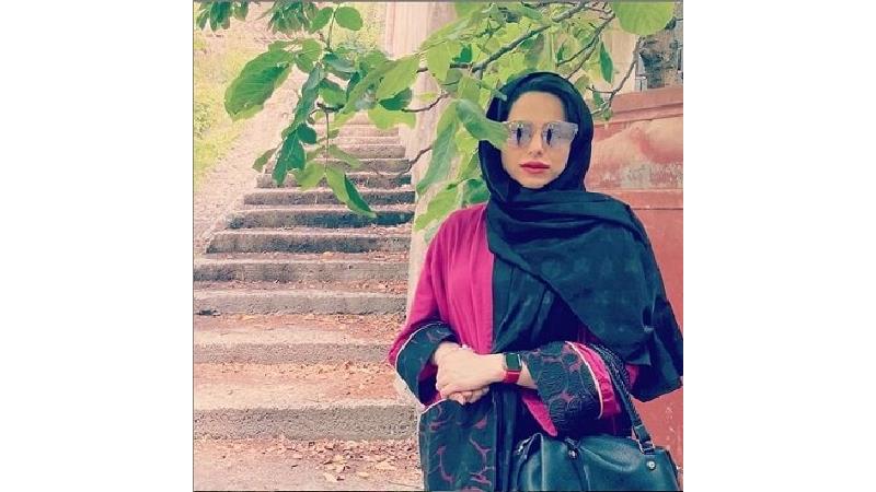 محیا اسناوندی مجری مسابقه بر خط شو