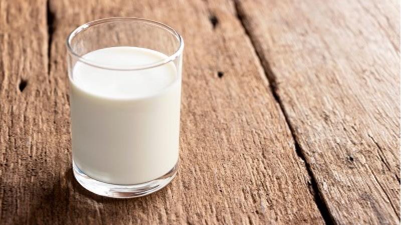 شیر را موقع سرماخوردگی کنار بگذارید