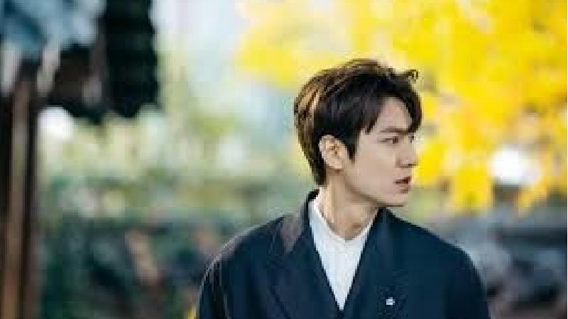  لی مین هو بازیگر کره ای نقش پادشاه لی گون در سریال پادشاه: سلطنت ابدی