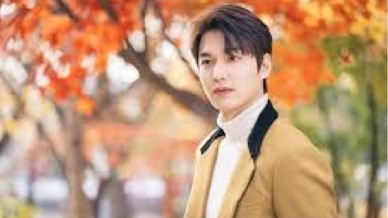  لی مین هو بازیگر کره ای نقش پادشاه لی گون در سریال پادشاه: سلطنت ابدی