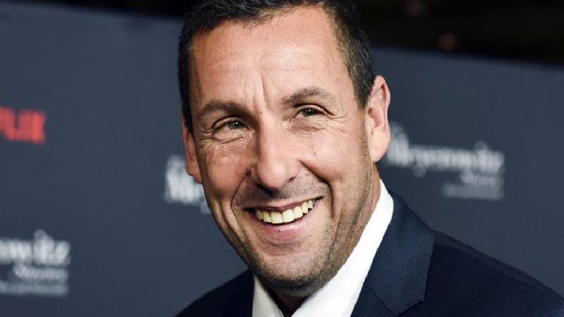 آدام سندلر سال گذشته با هنرنمایی در فیلم «الماس‌های تراش‌نخورده» نامزد جایزه اسکار شد.