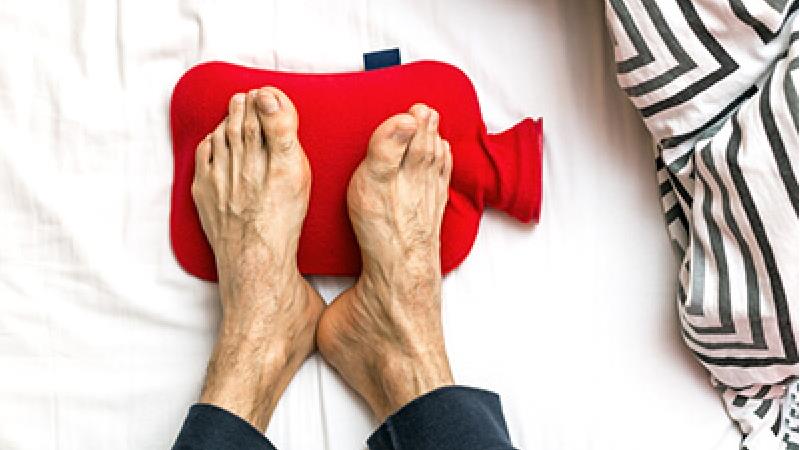 سردی پاها چه دلایلی دارد