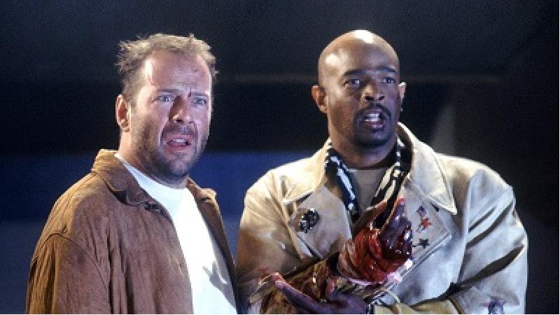 فیلم «آخرین پسر پیشاهنگ» با بودجه‌ای کم‌تر از ۵۰ میلیون دلار فروش ۱۱۵ میلیون دلاری را در سراسر جهان ثبت کرد