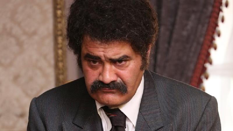 بهزاد خرازی، بازیگر نقش عزت در سریال بوم و بانو