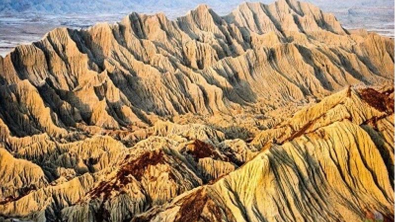 کوه های مریخی چابهار از جمله جاذبه های گردشگری سیستان و بلوچستان است
