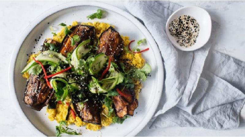 خوراک مرغ و بادمجان را چه طور درست کنیم