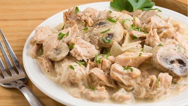 خوراک مرغ و قارچ را چه طور بپزیم