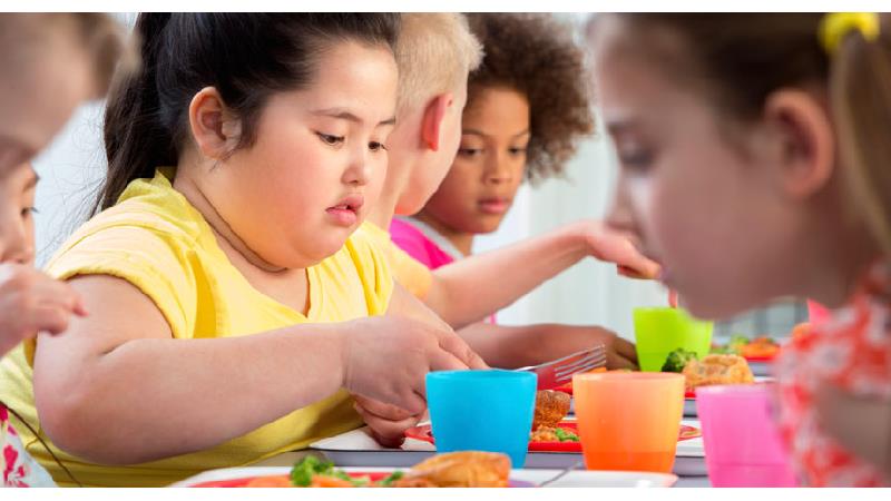 چاقی کودکان را جدی بگیرید