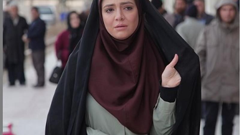 آوا دارویت در نقش نوبر در سریال وارش