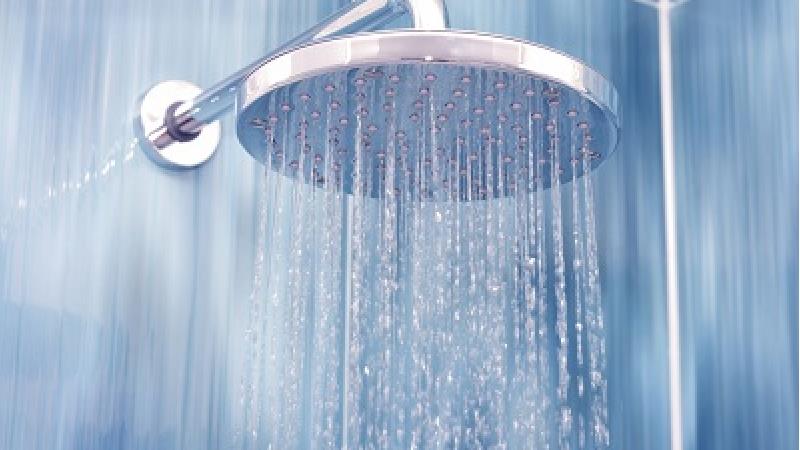 دوش آب سرد برای موها مفید است