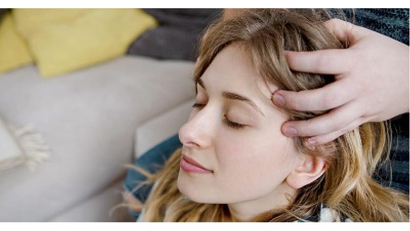 ماساژ پوست سر باعث می شود موها زودتر بلند شود