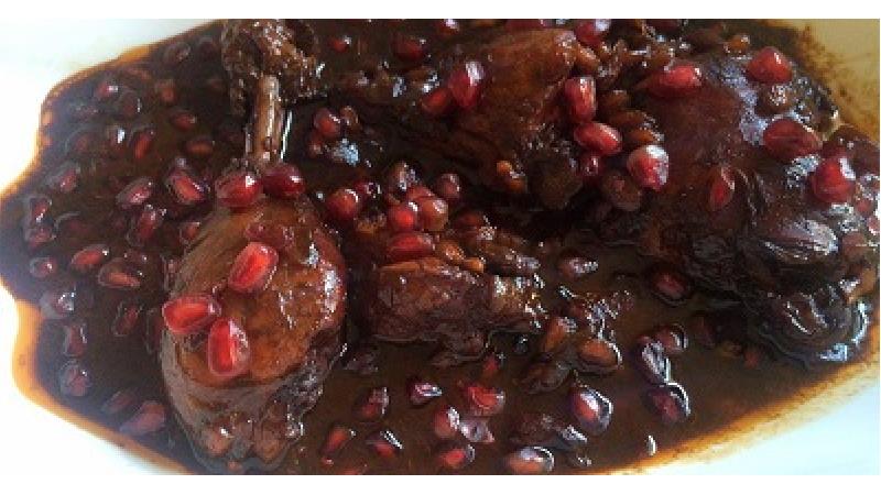 خورشت مرغ و انار غذای پاییزی خوشمزه است