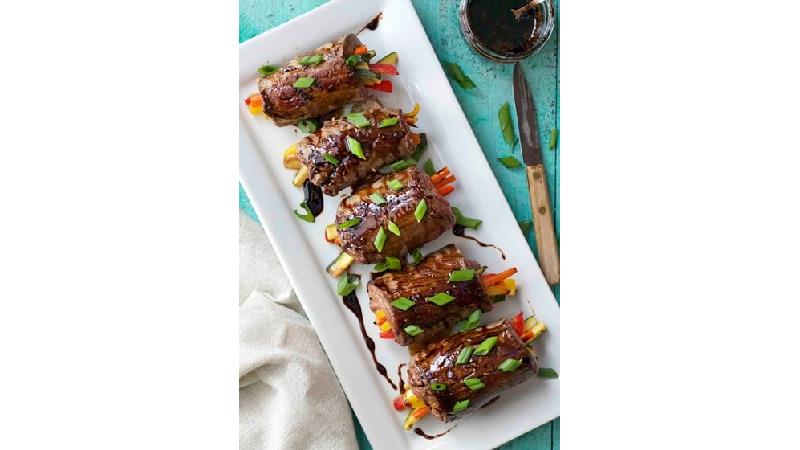 رولت گوشت را می توانید برای مهمانی دوستانه درست کنید