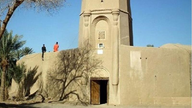 قلعه باقر آباد در نزدیکی کویر کارکال بافق واقع شده است