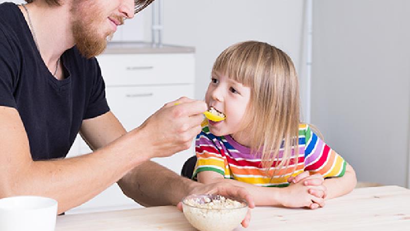 برای غذا دادن به بچه ها از چه ترفندی استفاده کنیم