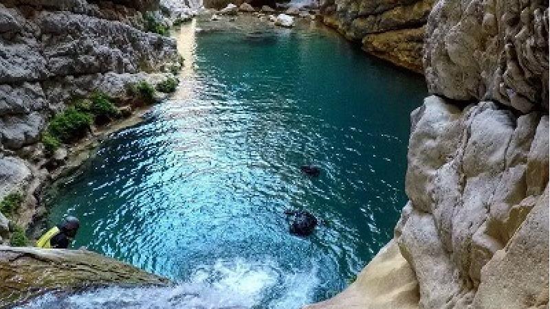 تنگه رغز در داراب استان فارس واقع شده است