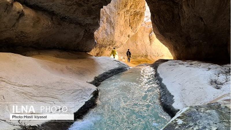 در تنگه رغز حوضچه های زیادی وجود دارد