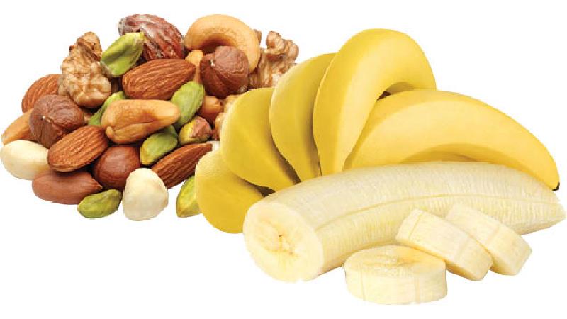 موز و انواع مغزها در دوران بارداری بسیار مفید هستند