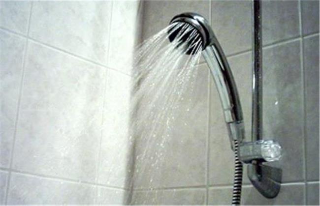 دوش آب سرد فواید زیادی دارد