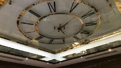 ساعت سقفی دکوراسیون خانه را زیبا می کند