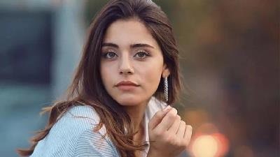 سیلا ترک اوغلو بازیگر نقش ترکیه ای نقش دوعا در سریال شربت زغال اخته