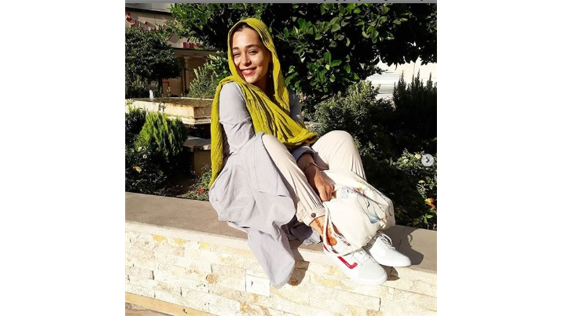 سانیا سالاری با انتشار عکس بالا این شعر فریدون مشیری را نوشت