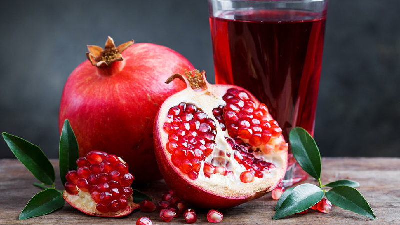 آب انار حاوی ۱۰۰ نوع ماده شیمیایی گیاهی است و به همین علت سالهاست که به عنوان دارو از آن استفاده می‌شود. 