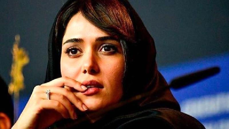 ابد و یک روز از جمله کارهای پریناز ایزدیار است که او را به شهرت رساند