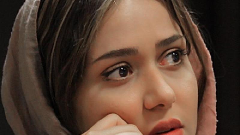 پریناز ایزدیار در مازندران به دنیا آمده و بزرگ شده است 