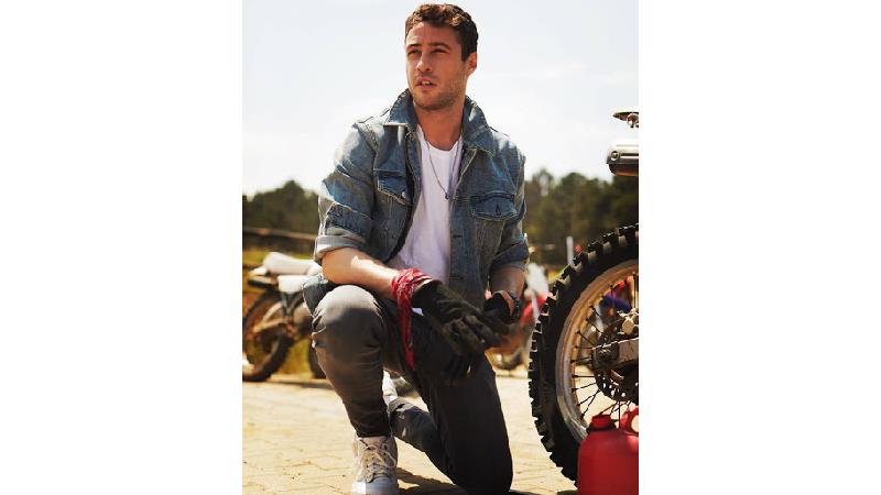 مهمت اوزان یکی از مدلهای معروف ترکیه ای است که درامد زیادی دارد