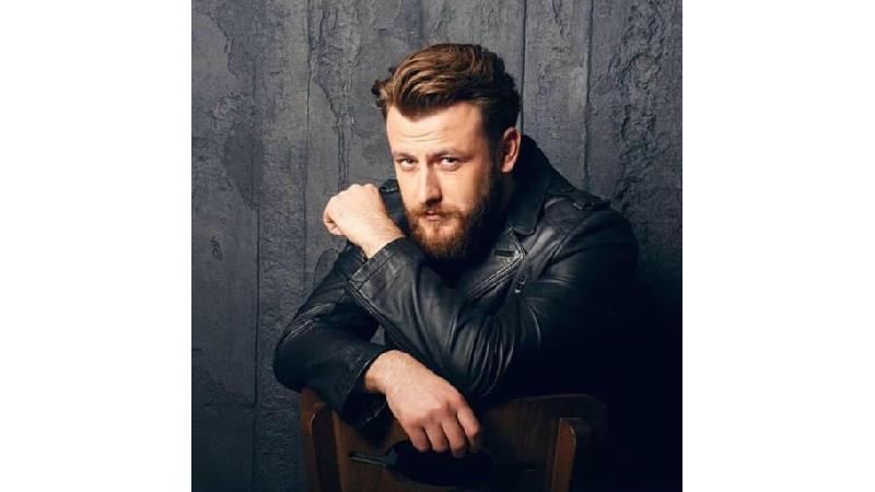 امره تتیکل هنرپیشه ترکیه‌ای