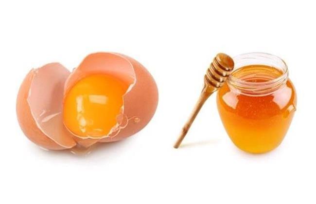 ماسک تخم مرغ و عسل خستگی پوست صورت شما را از بین می برد