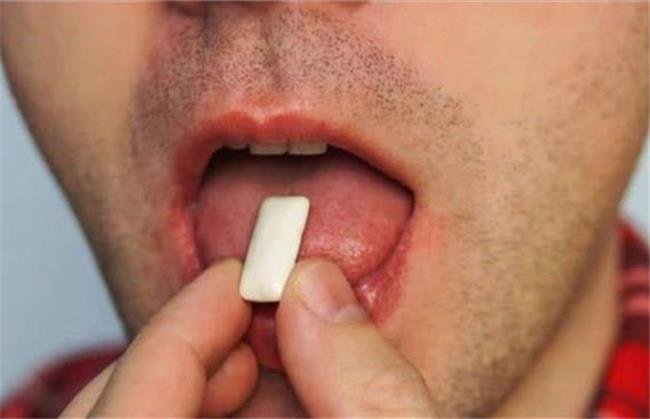 آدامس جویدن به بهبود ریفلاکس معده کمک می کند