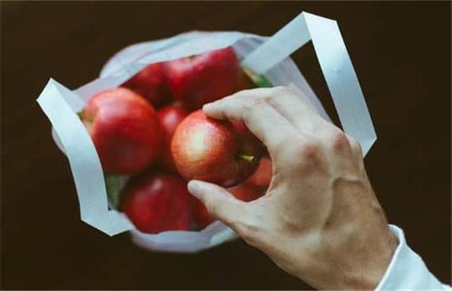 خوردن سیب روش خانگی برای درمان ریفلاکس معده است